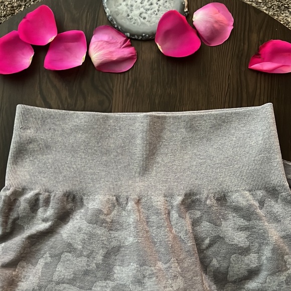 Grey Camo Seamless Leggings - Picture 3 of 3